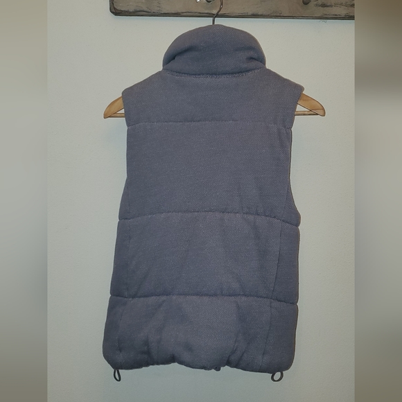 Gap Gray Puffer Vest, Zip and Snap Closure, Size Small - Picture 3 of 3
